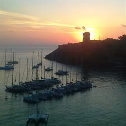 Della Rosa Massimiliano Agenzia Immobiliare, Capraia Isola orari di apertura
