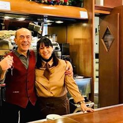 Beppe Bar, Cento orari di apertura