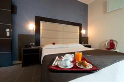 Hotel Five S.a.s. Di Tancredi Sandro Graziano, Milano orari di apertura