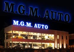 M. G. m. Auto, Erba orari di apertura