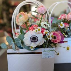 M'ama non M'ama di Monica Albanese Commerciante, Genova orari di apertura
