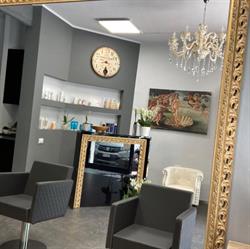 Parrucchiere Unisex - Giu La Testa Da Robespierre di Filippi Ampelio, Verona orari di apertura
