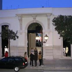 Avant-Garde, Andria orari di apertura