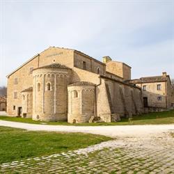 country hause abbazia di sant'urbano, Apiro orari di apertura