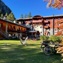 by phone or Le Rocher Hotel, Champoluc orari di apertura