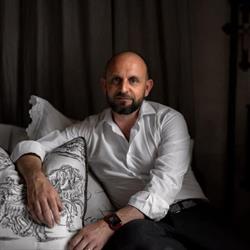 Alessandro Colle destination photographer, Massa orari di apertura