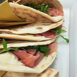 La Delizia Piadineria, Lodi orari di apertura