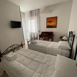 Dolce Vita Rooms, Castromediano orari di apertura