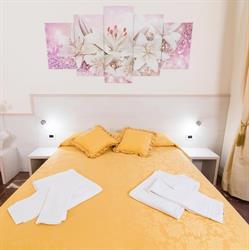 B & B DOLCE LUNA DI MONCADA MORALES OKIANNE AIMARA, Firenze orari di apertura