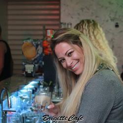 Brigitte Café, Como orari di apertura