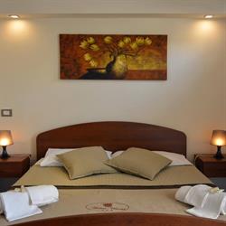 Bed & Breakfast antica vittoria, Vittoria orari di apertura