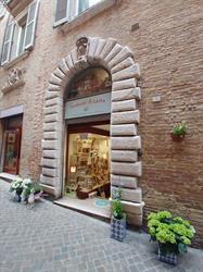Fantasie Di Carta Di Roberta Pesaresi, Ancona orari di apertura