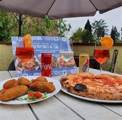 Benvenuti al Sud, Galliate orari di apertura