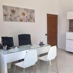 L' Angolo Immobiliare, Viareggio orari di apertura