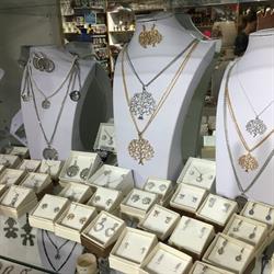 Idea Regalo, Spello orari di apertura