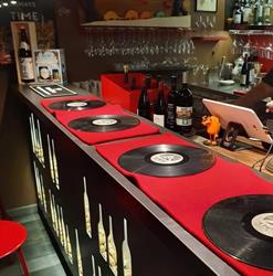 L'Armadillo Vino - Cibo - Musica, Courmayeur orari di apertura