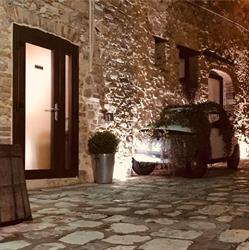 Manuelito, Accettura orari di apertura