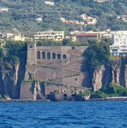 Villa Tozzoli House - CIN IT063080B4VEQWN968 - CUSR 15063080EXT1055, Sorrento orari di apertura