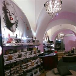 Beautiful shoes, Neviano orari di apertura