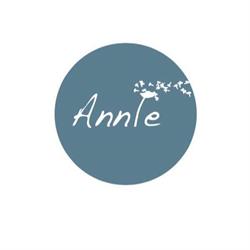 Annie, Thiene orari di apertura