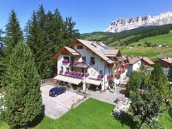 Garni Lasteis B&B + apartments, La Villa orari di apertura