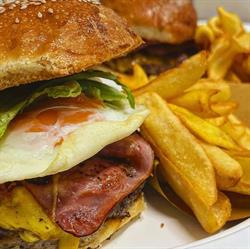 Hamburgeria Mangi e Tasti, Asti orari di apertura