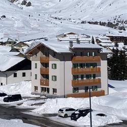 Appartamenti Botton d' Oro, Passo del Tonale orari di apertura