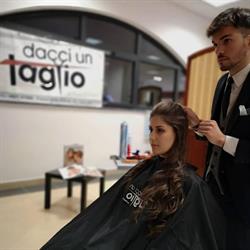 Dacci un Taglio di Pepe Carmine, Lioni orari di apertura