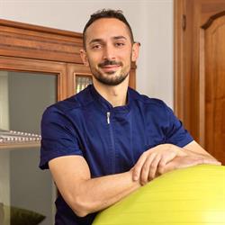 Dr.Frontini Federico - Riabilitazione e Fisioterapia - Onde D'urto - Plantari - FisioWellness, Carbonate orari di apertura