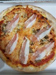 Nella Vecchia Pizzeria Di Noemi Caria, Carbonia orari di apertura