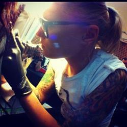Silvia tattoo, Erba orari di apertura