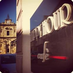 Happy Hour Café, Naro orari di apertura