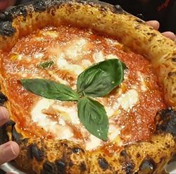 Terra Mia Pizzeria con Cucina, Opera orari di apertura