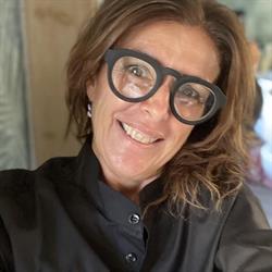 Silvia Hairstyle, Miane orari di apertura