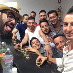 Manhattan Bar, Scandale orari di apertura