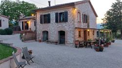 AGRITURISMO IL CASTELLARO - vicino alle grotte di Frasassi e vicino a Gubbio, Sassoferrato orari di apertura