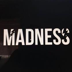 Madness Store, Portici orari di apertura