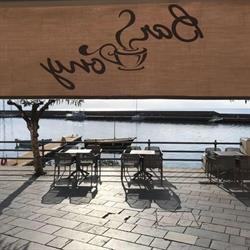 Bar Tony, Scario orari di apertura