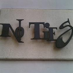 No Ties, Mottola orari di apertura