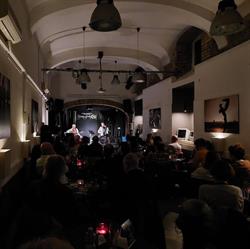 Sopra c'è gente, Roma orari di apertura