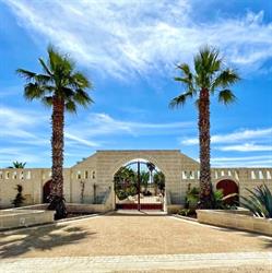 TROPICAL PALM VILLA, Monopoli orari di apertura