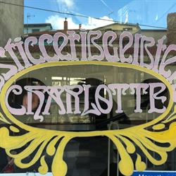 Charlotte, Mores orari di apertura