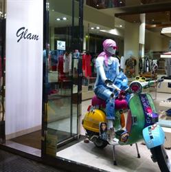 Glam, Bari orari di apertura