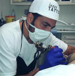 Benny Tattoo, Siano orari di apertura