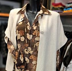 LE CHIC Porto Ceresio (VA) ITALY Access. moda, abbigliamento donna, tessuti e servizio sartoria., orari di apertura
