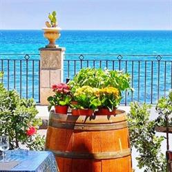 À Putia Enoteca e Cucina Giardini Naxos, orari di apertura