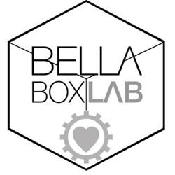 Bella Box Lab, Lavagna orari di apertura