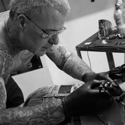 Red Dragon Tattoo di Rosario Vicenzi, Pellizzano orari di apertura