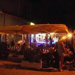 Kiosko La Rocca, Cento orari di apertura