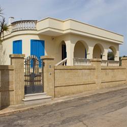 Villa Carolina, Salve orari di apertura
